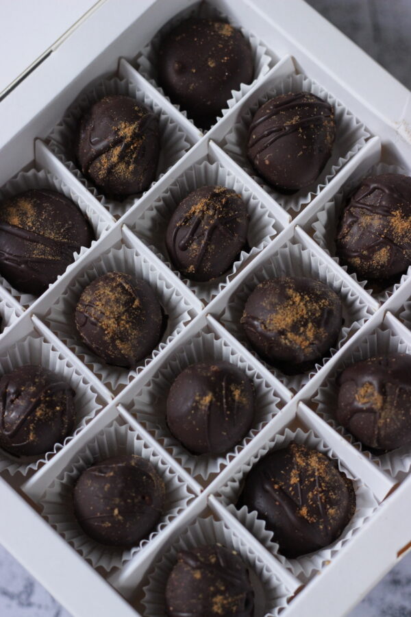 Box of 16 truffles