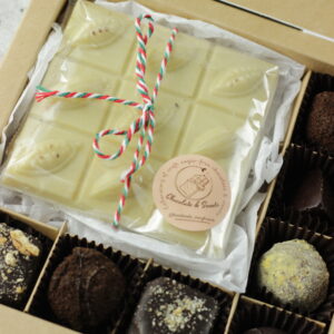 Box of 7 chocolate bonbons with white chocolate