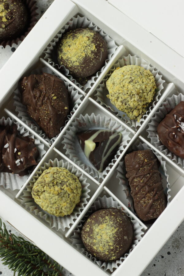 Box of 9 chocolate bonbons