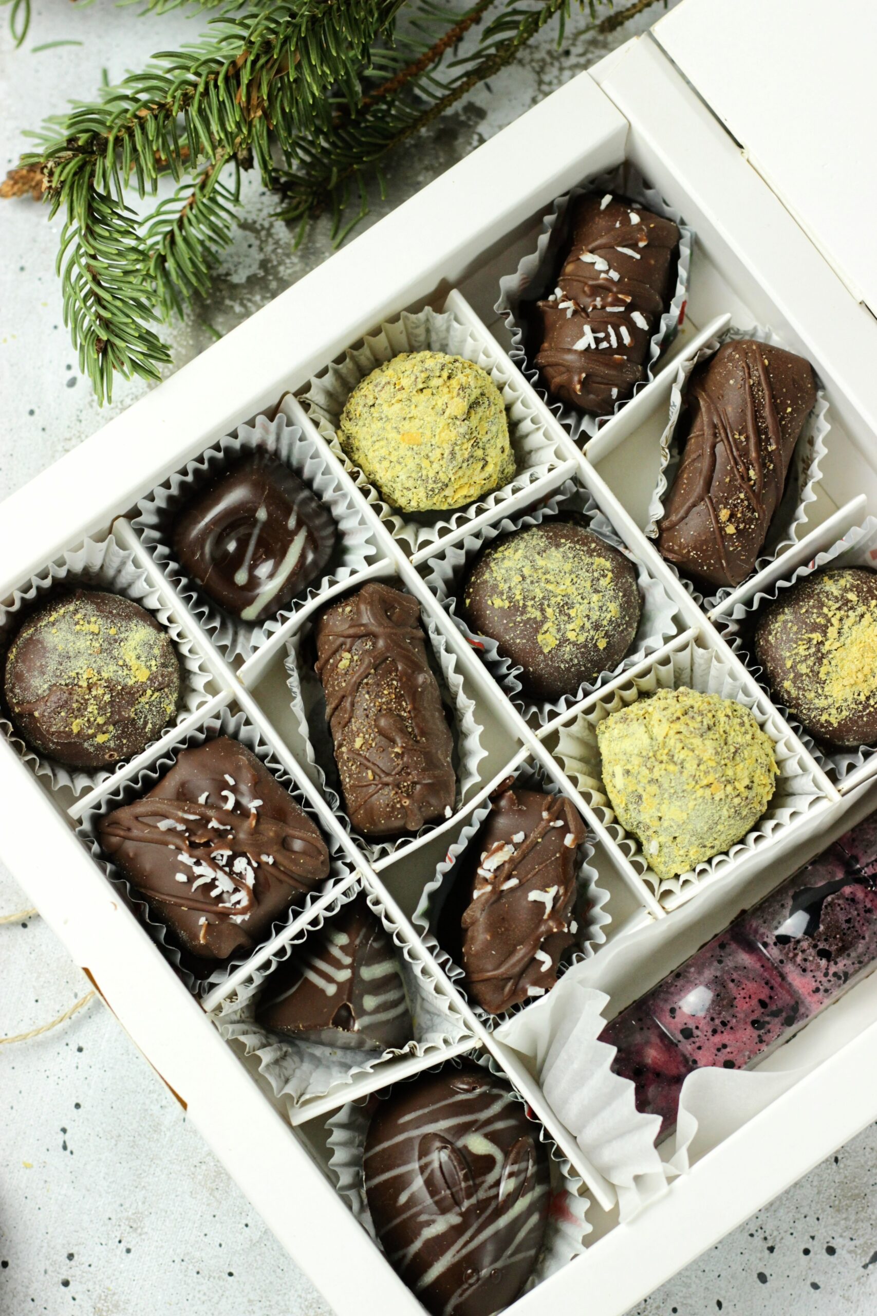 Box of 16 chocolate bonbons